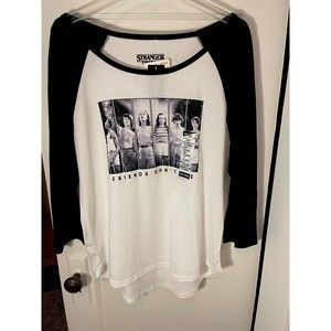 Stranger Things Friends Dont Lie Raglan Shirt XL Juniors